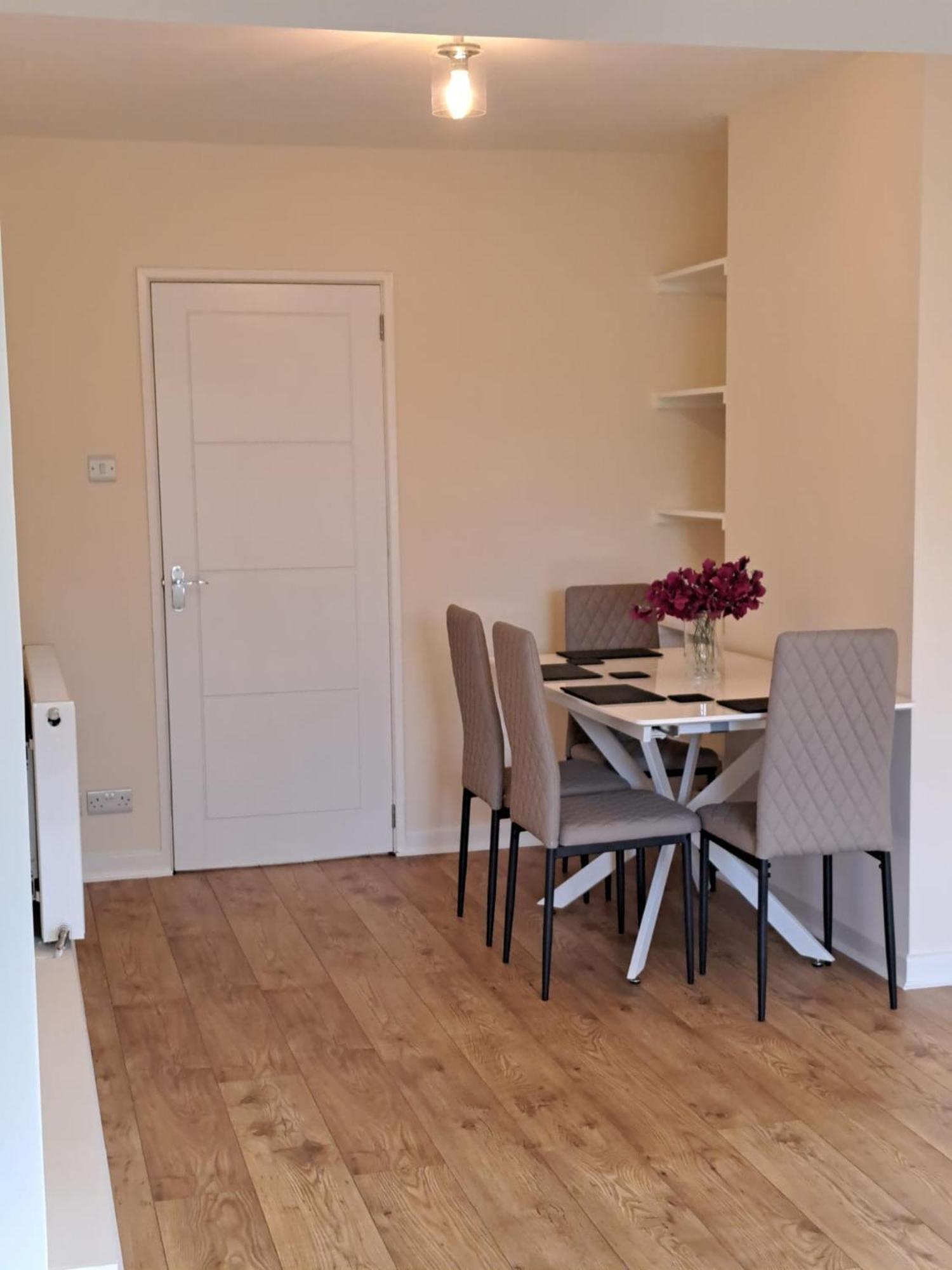 Beautiful 5 Bedroom Bungalow, Sleeps 7, In Калн Екстериор снимка