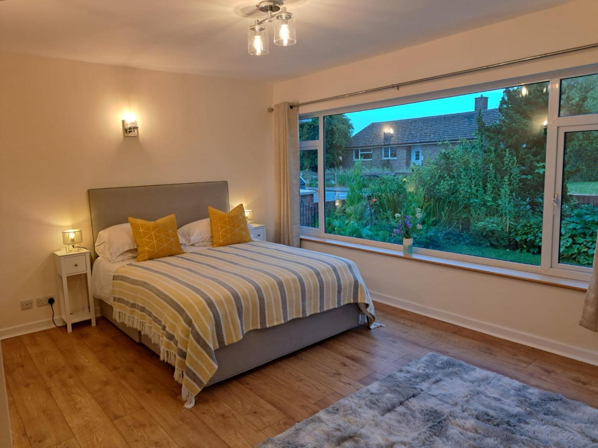 Beautiful 5 Bedroom Bungalow, Sleeps 7, In Калн Екстериор снимка